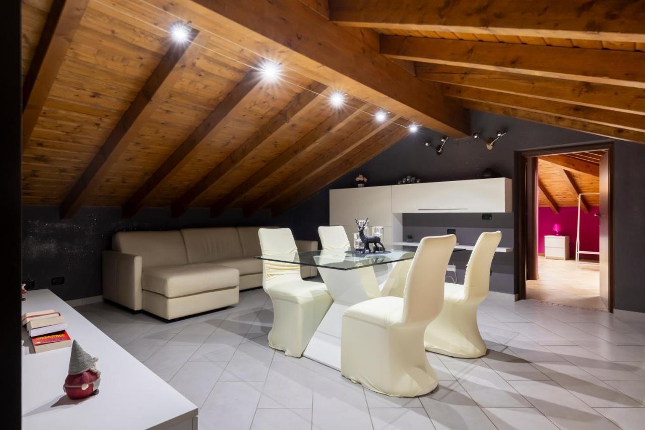 Ferienwohnung Leonardo Academy In 5' - Parcheggio Gratis - Laghi & Wi-Fi Sesto Calende Exterior foto